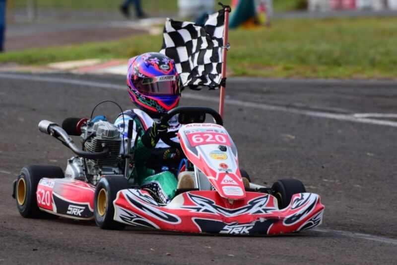 Exitoso espectáculo del karting en Posadas durante el fin de semana 3 6 - karting 3 - 5