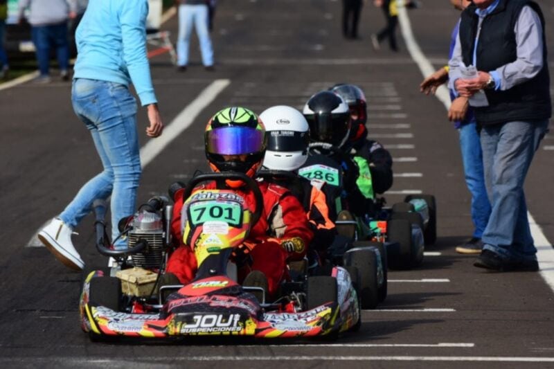 Exitoso espectáculo del karting en Posadas durante el fin de semana 4 8 - karting 4 - 7