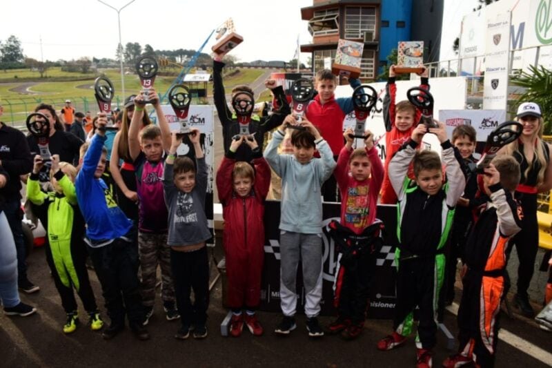 Exitoso espectáculo del karting en Posadas durante el fin de semana 6 12 - karting 6 - 11