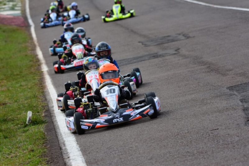 Exitoso espectáculo del karting en Posadas durante el fin de semana 7 14 - karting 7 - 13