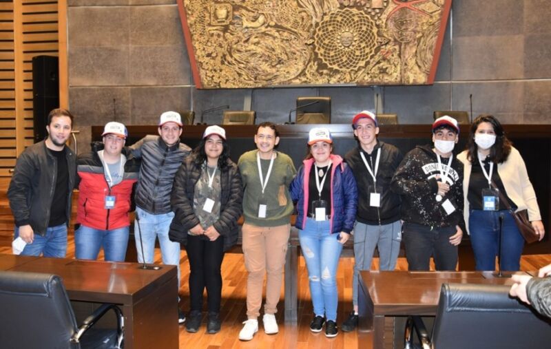 Más de 50 jóvenes becados por la Asociación Sanmartiniana de Misiones visitaron la Legislatura 14 28 - legislatura 2 1 - 27