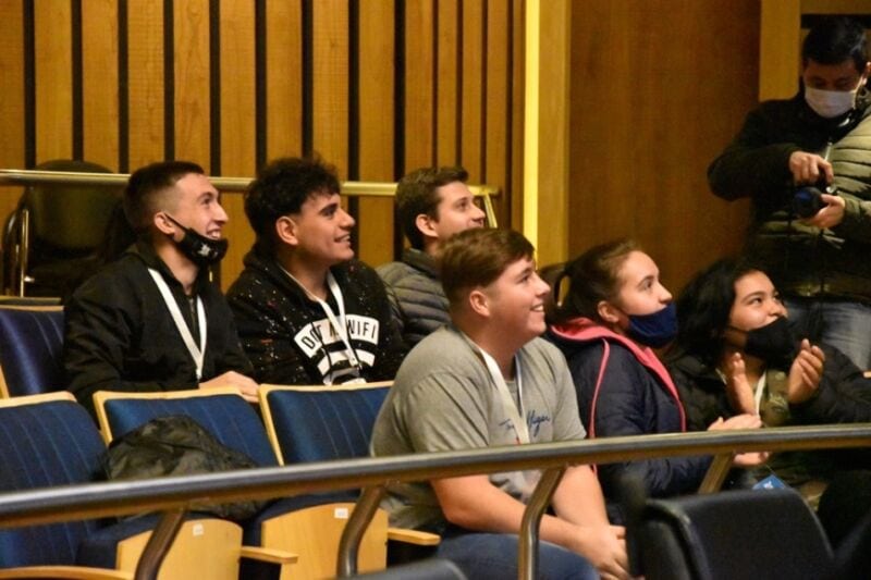 Más de 50 jóvenes becados por la Asociación Sanmartiniana de Misiones visitaron la Legislatura 11 22 - legislatura 5 1 - 21