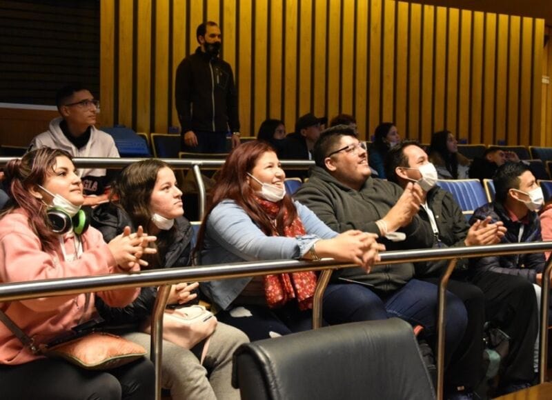 Más de 50 jóvenes becados por la Asociación Sanmartiniana de Misiones visitaron la Legislatura 10 20 - legislatura 6 1 - 19