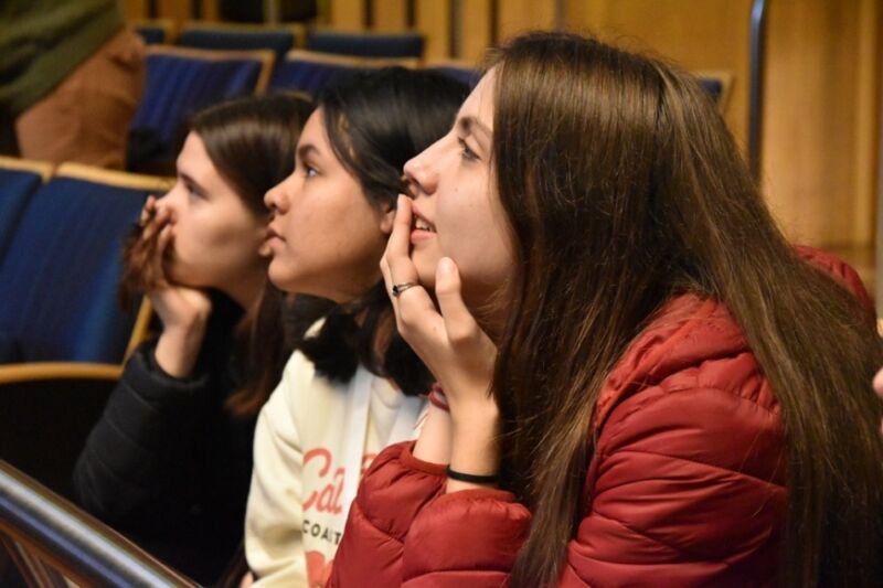 Más de 50 jóvenes becados por la Asociación Sanmartiniana de Misiones visitaron la Legislatura 9 18 - legislatura 7 - 17