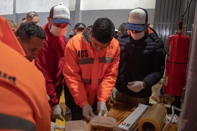 Operativo en red: intensifican recorridas para asistir a personas afectadas por la ola polar 3 6 - operativo 4 - 5