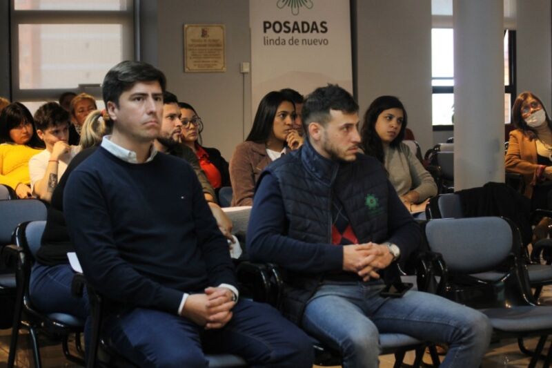 Capacitaron a agentes municipales posadeños en atención al público 3 6 - posadas 3 8 - 5