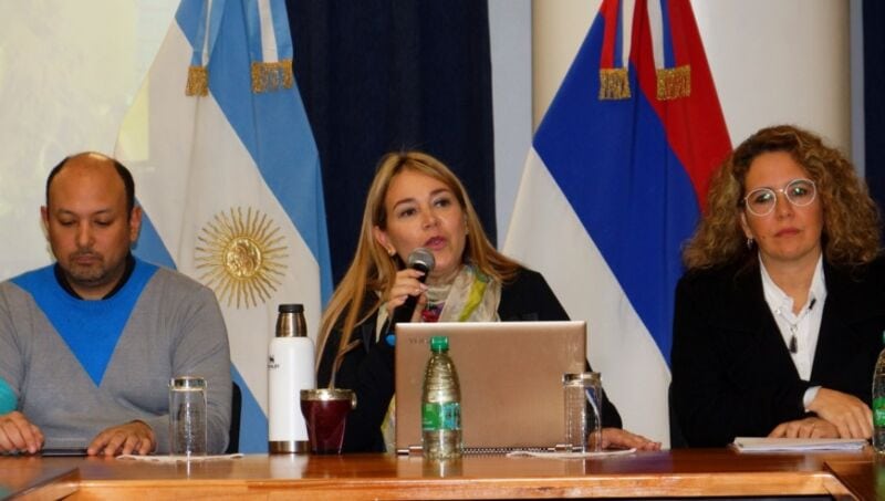 Legislatura: brindaron una charla por el Día del Psicólogo Social 2 4 - psicologo 4 - 3