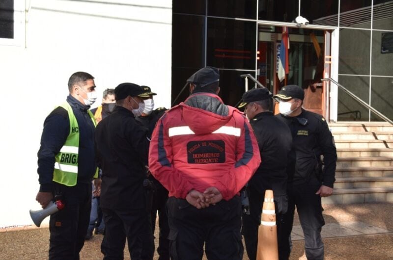 Realizaron simulacro de incendio en la Legislatura misionera 10 20 - simulacro 4 - 19