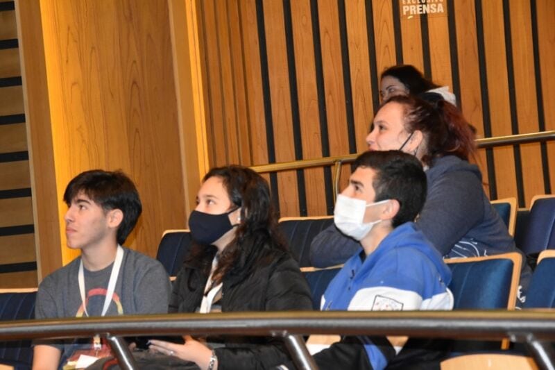 Más de 50 jóvenes becados por la Asociación Sanmartiniana de Misiones visitaron la Legislatura 5 10 - visita 4 - 9