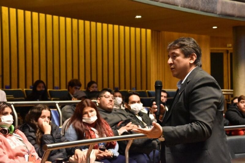 Más de 50 jóvenes becados por la Asociación Sanmartiniana de Misiones visitaron la Legislatura 3 6 - visita 6 - 5