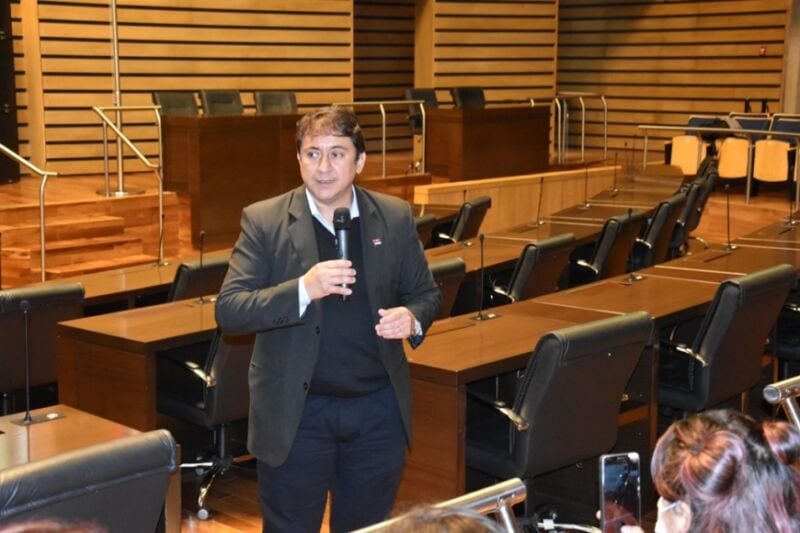 Más de 50 jóvenes becados por la Asociación Sanmartiniana de Misiones visitaron la Legislatura 2 4 - visita 7 - 3