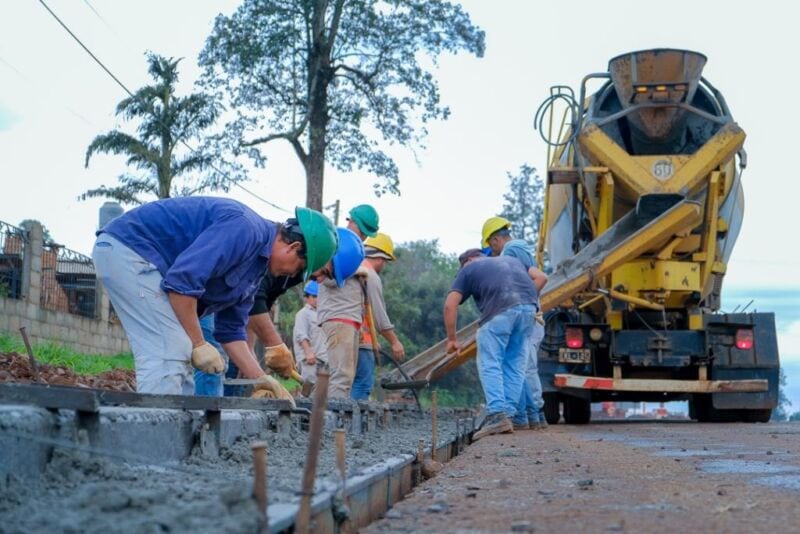 Trabajan en la última etapa de la nueva rotonda sobre la ruta 12 en Eldorado 2 4 - DPV ROTONDA ELDORADO - 3