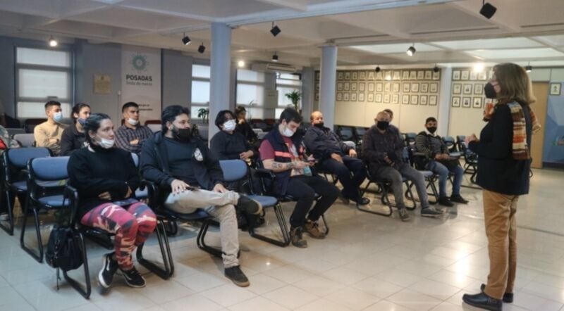 Posadas: entregaron certificados a tatuadores que realizaron el curso de bioseguridad 1 2 - Entrega 1 - 1