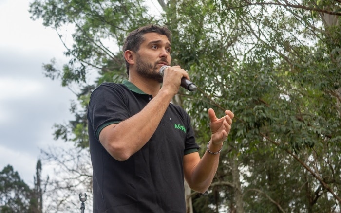 Lo que viene es una revolución de la miel 1 2 - Facundo Sartori - 1