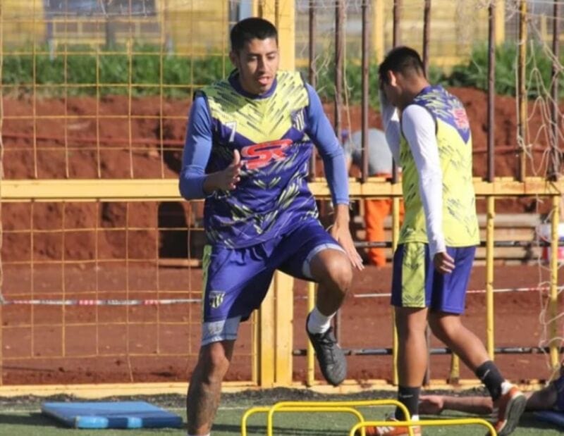 Bernal comenzó su tercer ciclo al frente de Bartolomé Mitre en el "Tito" Cucchiaroni 1 2 - Mitre 1 1 - 1