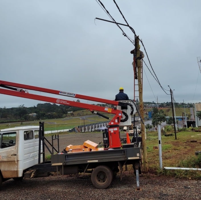 Energía de Misiones avanza con la puesta a punto del Autódromo posadeño 2 4 - Trabajos Autodromo Rosamonte 2 - 3