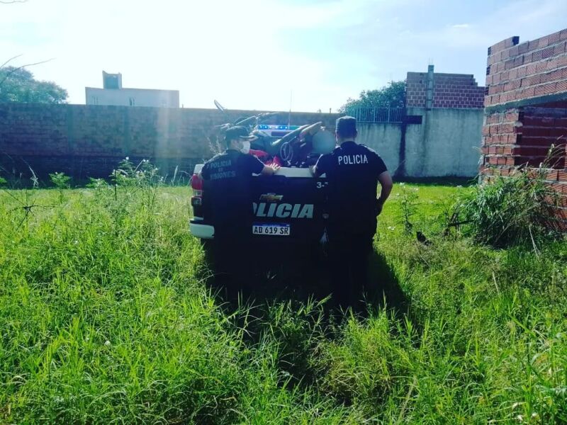 Posadas: recuperaron una moto robada y escondida en un descampado 1 2 - WhatsApp Image 2022 07 21 at 6.01.42 PM - 1