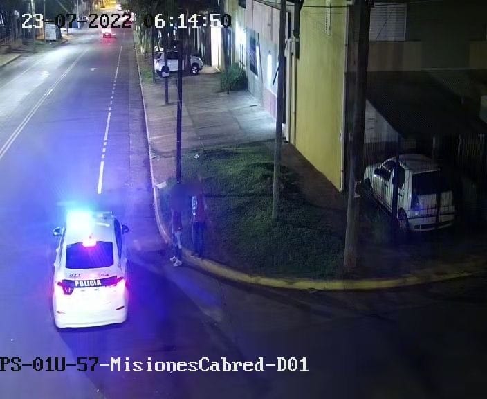 Posadas: fueron detectados por las cámaras del 911 cuando golpeaban y robaban a un transeúnte 1 2 - camaras 1 - 1