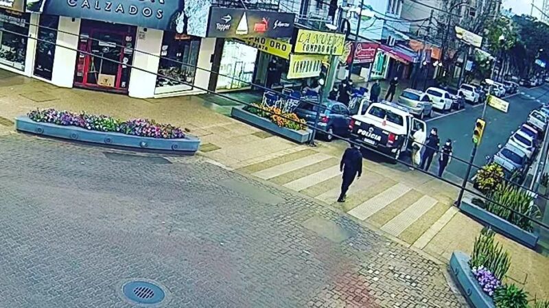 Posadas: terminó preso por exhibicionismo tras ser detectado por las cámaras de seguridad 1 2 - detenido juevesc 3 - 1