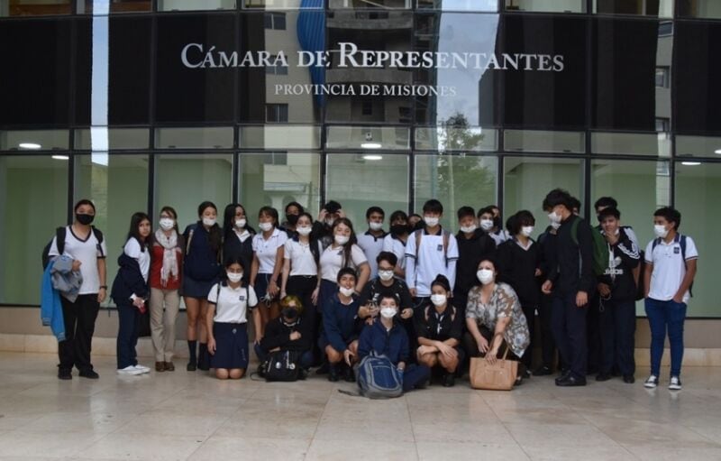 Docentes de la EPET 2 destacaron que sus estudiantes “se sintieron protagonistas de todo” tras visitar Legislatura 2 4 - legislatura 13 - 3
