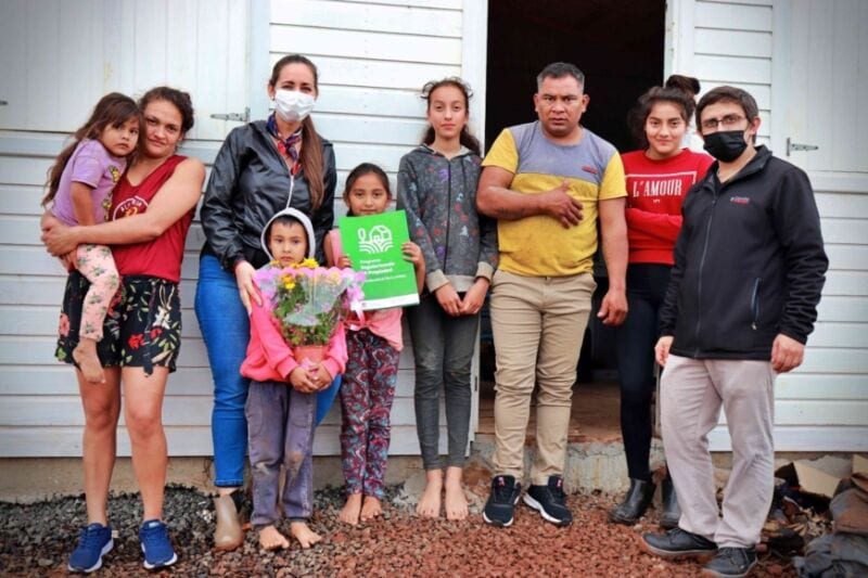 Posadas: relocalizaron a familia que vivía sobre la trazada de la avenida Malvinas Argentinas 1 2 - posadas 1 4 - 1