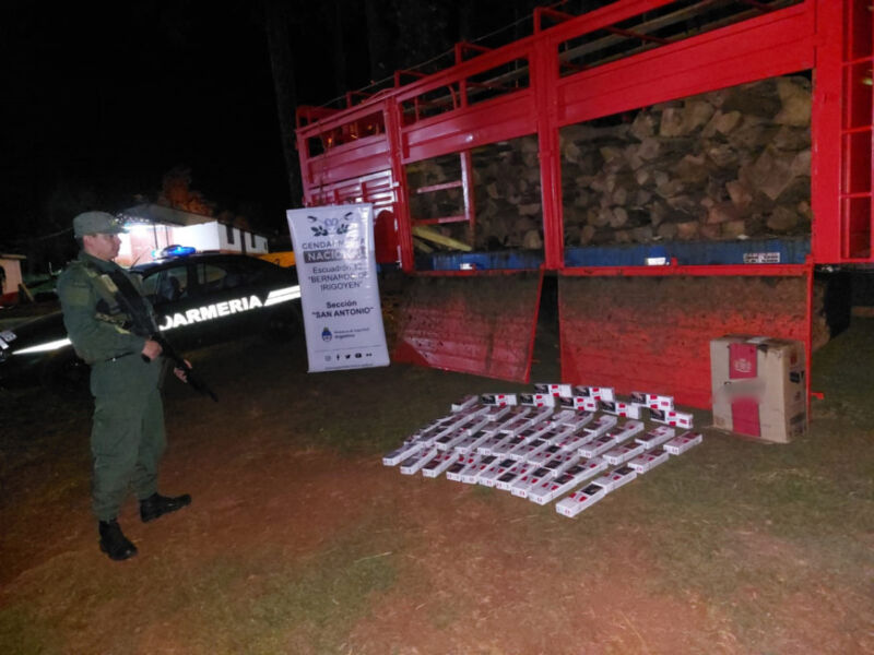 Secuestraron postes de madera nativa y cigarrillos extranjeros en Irigoyen 2 4 - - 3