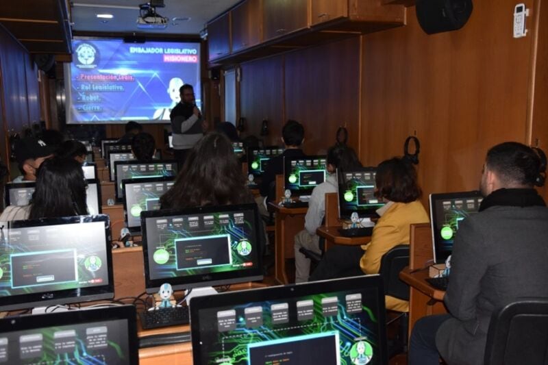 Estudiantes visitaron las instalaciones de la Legislatura 3 6 - Estudiantes visitaron las instalaciones 8 - 5