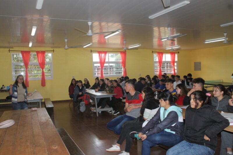 Más escuelas se suman a la propuesta de "Estudiar, matear y aprobar" 4 8 - Estudiar matear y aprobar 1 - 7