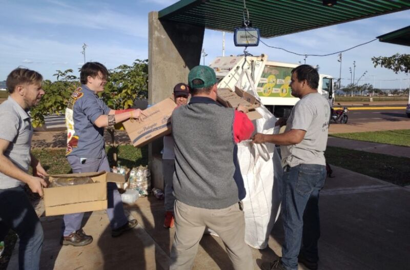 Jóvenes acoplaron más de dos toneladas y media de residuos reciclables en Posadas 1 2 - Jovenes acoplaron mas de dos 1 - 1
