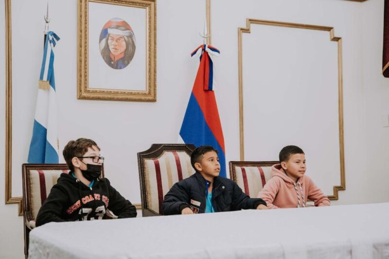 Más de 60 estudiantes visitaron la Casa de Gobierno 1 2 - estudiantes visitaron la Casa de Gobierno 2 - 1
