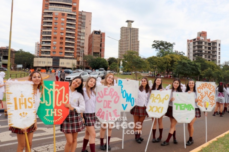 Arrancó en la Costanera de Posadas la prueba piloto de la Estudiantina 2022 5 10 - prueba piloto de la Estudiantina 2022 1 - 9