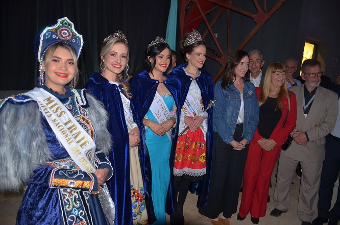 Villarruel en la Fiesta del Inmigrante: "Pude ver el amor que le han aportado a la Argentina" 1 2 - villarruel 3fh - 1