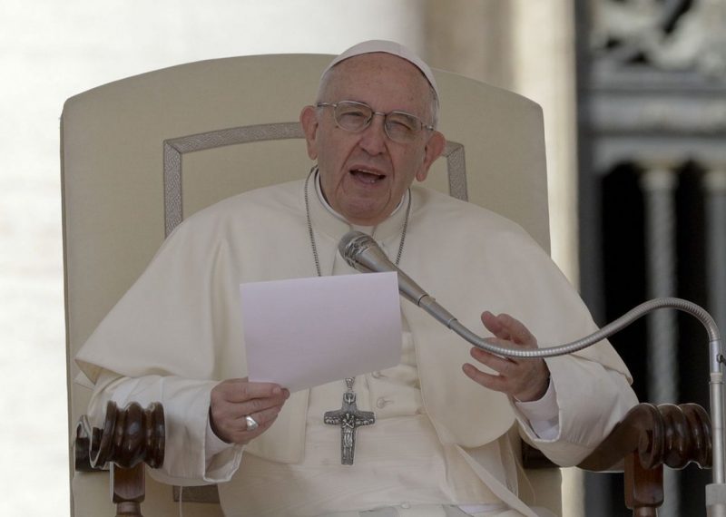 Francisco se reunió con víctimas chilenas de un cura que los abusó sexualmente