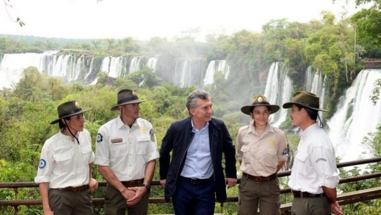 Macri visita Iguazú para reunirse con la Mesa de Competitividad de la Cadena Foresto-industrial