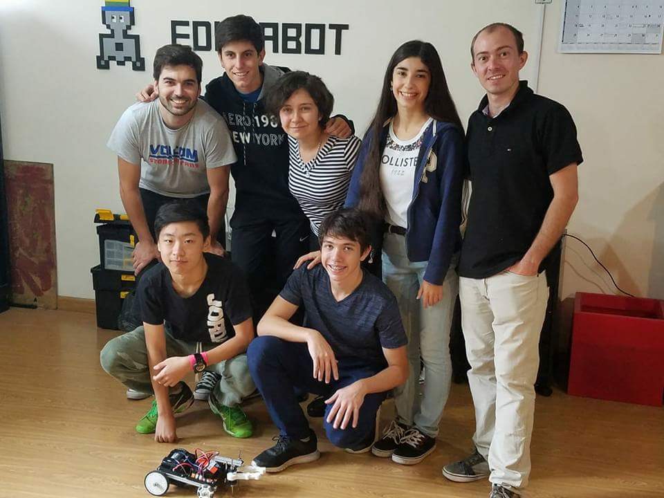 Alumna de la Escuela de Robótica se capacita para participar en una competencia mundial en México