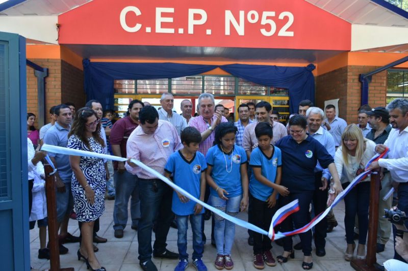 Passalacqua inauguró el CEP 52, un polideportivo y empedrado en Colonia Delicia