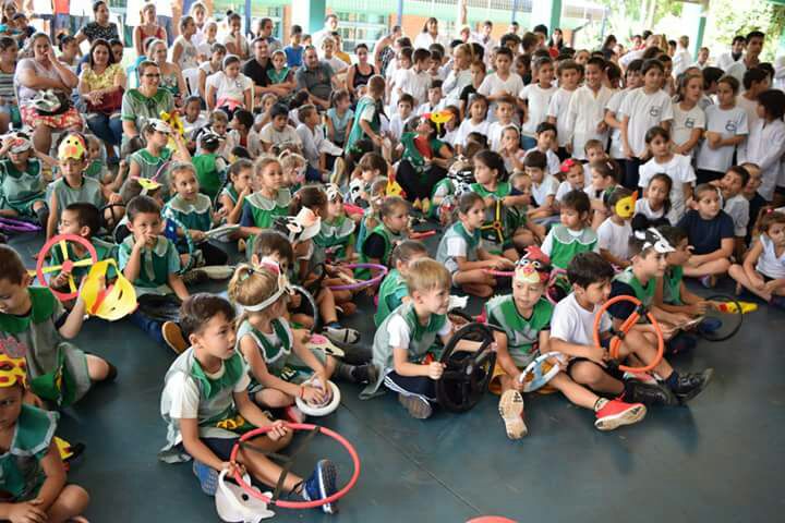 El Soberbio: Iplyc Social participó de los festejos de la Escuela N° 740