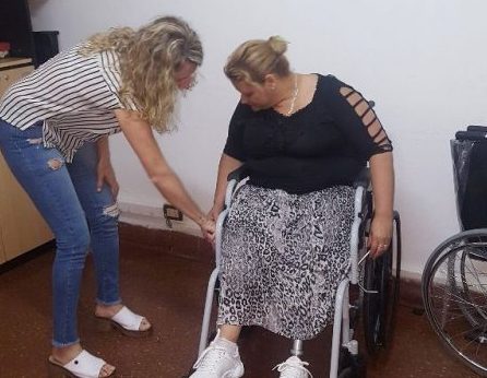 Beneficiarios de Incluir Salud de Santa Ana y Posadas recibieron sillas de ruedas