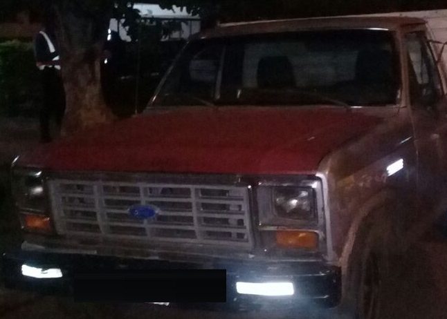 Interceptan una camioneta que llevaba en su carrocería siete personas, entre ellas una embarazada