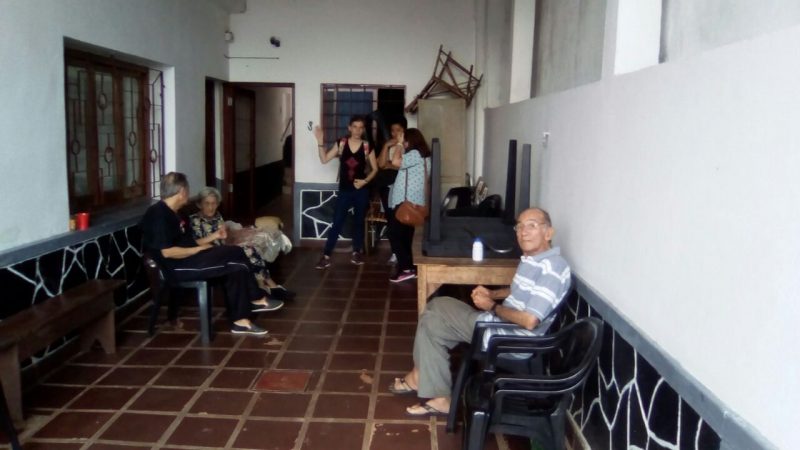 Abuelos abandonados: “Estamos haciendo los trámites en el banco, porque las tarjetas han sido bloqueadas”