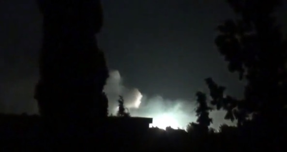 Ataque aéreo contra instalaciones militares sirias en Hama y Alepo