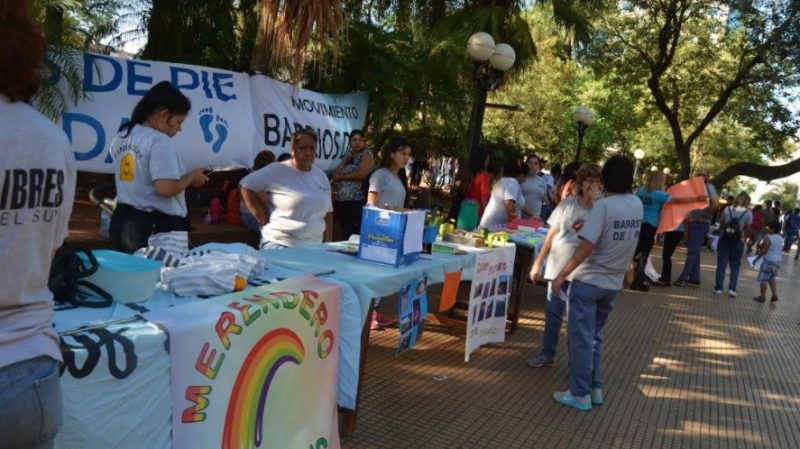 Organizaciones sociales realizaron el "feriazo" en la plaza 9 de julio