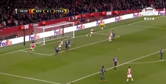 El increíble gol que se perdió el delantero del Arsenal por la Europa League