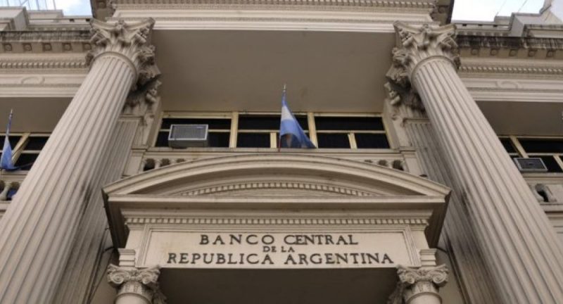En menos de dos meses, el BCRA sacrificó más de u$s 4.000 millones de reservas para contener al dólar