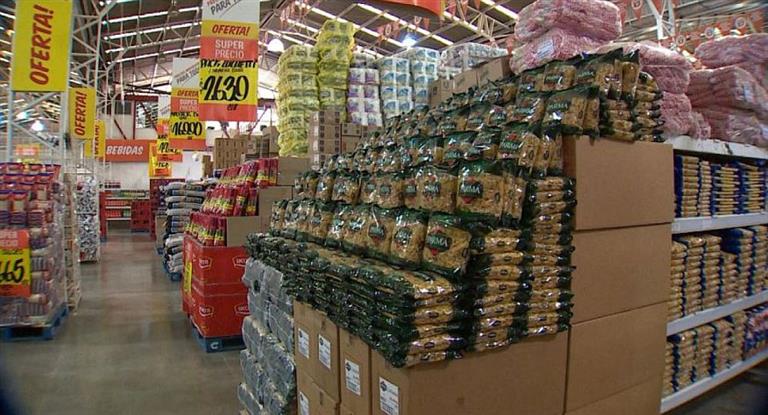 La mitad de la gente dice que no le alcanza el dinero que gana