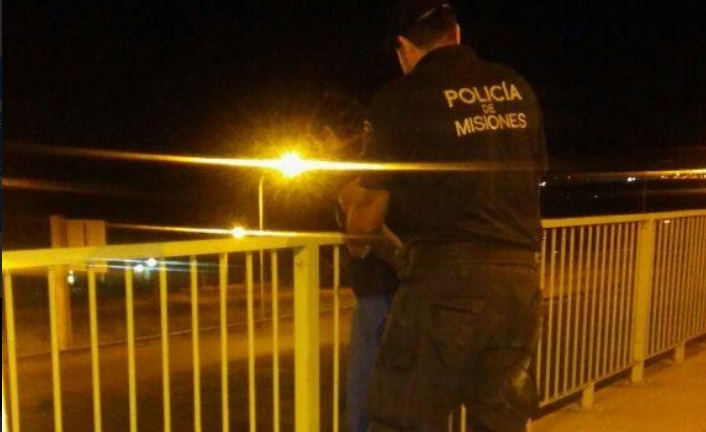 Garupá: socorrieron a un joven que amenazó con arrojarse de un puente