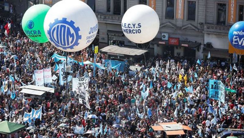 Después del veto, ¿se viene el paro general?: crece la presión contra el triunvirato de la CGT