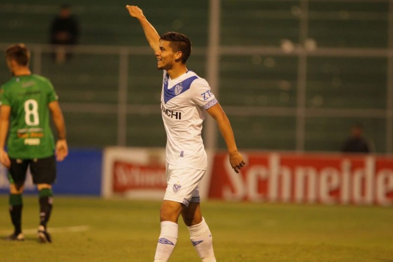 El Vélez de Heinze ganó su tercer partido al hilo