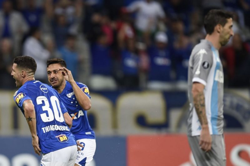 Racing cerró su semana negra con una caída ante Cruzeiro y clasificó segundo