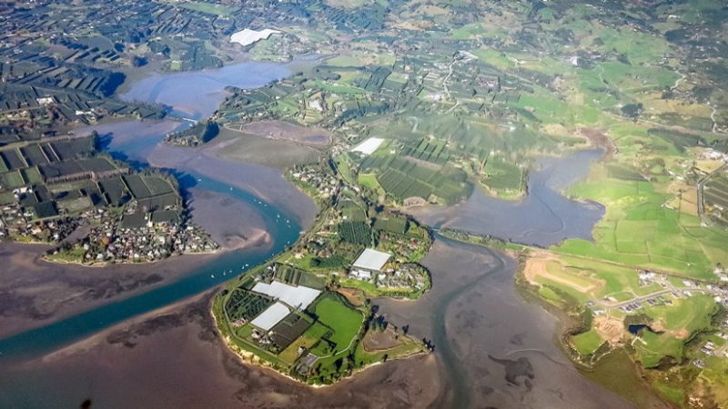 En Nueva Zelanda se abre la tierra y aparece el socavón más grande que se haya visto